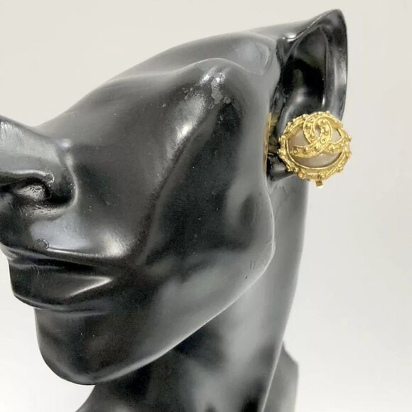 CHANEL CC Logos Pearl Round Clip-On Earrings Gold Tone 94A Auth w/Box D-b1151229 - Picture 3 of 16